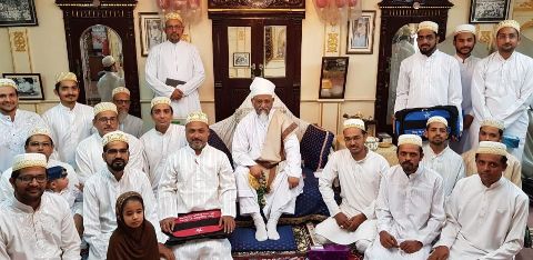 Alavi Bohras: A group of Quiz winners with Aqaa Maulaa at Devdi Mubaarak